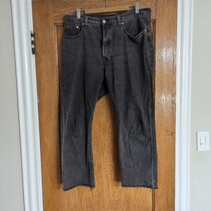 Black Levi 501 cropped straight leg jeans - size 32